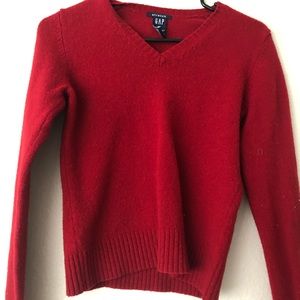 GAP lambs wool V Neck red sweatshirt